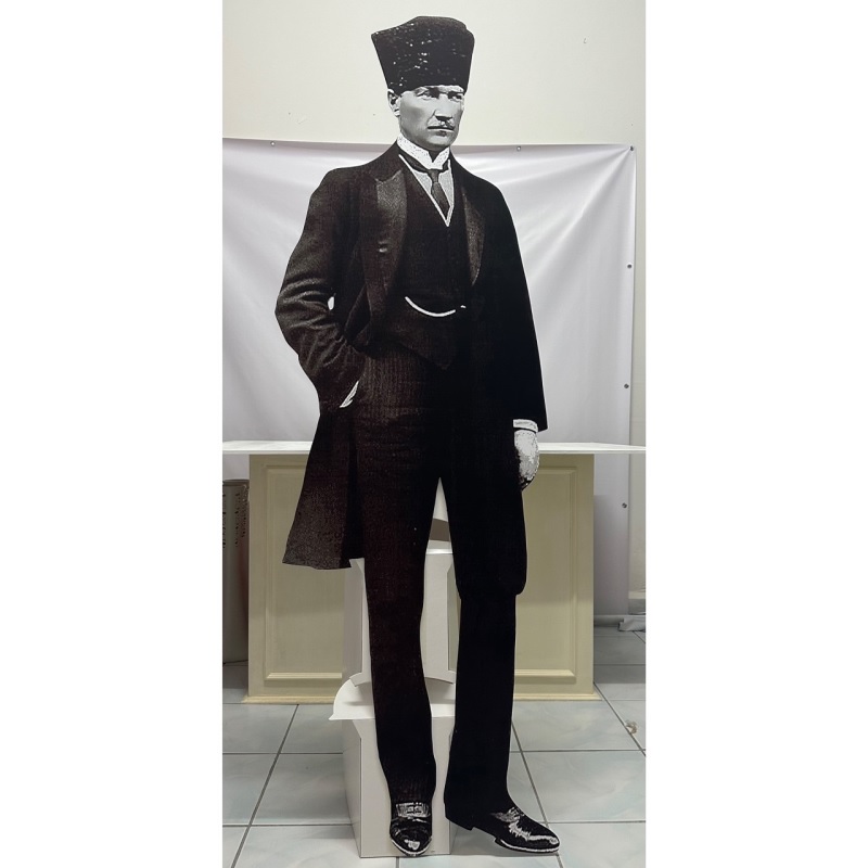 Atatürk Siyah Beyaz Ayaklı Maket Pano Dekor - Süs