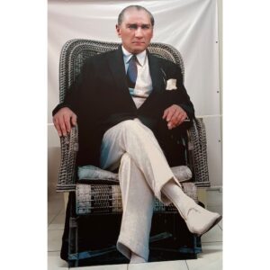 Takım Elbiseli Oturan Atatürk Maketi Pano Dekor - Ayaklı